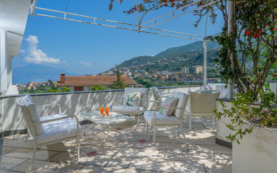 Le Statuette: Building Exterior, Outdoor, Scenic View