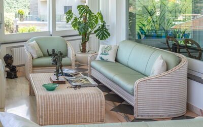 Le Statuette: Living Room, Scenic View