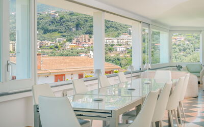 Le Statuette: Dining Room, Scenic View