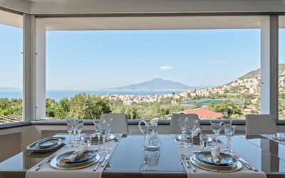 Le Statuette: Scenic View