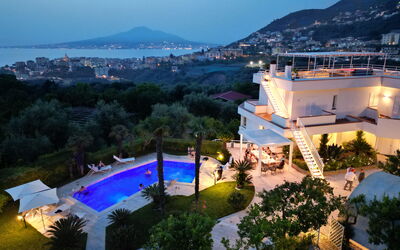 Le Statuette: Building Exterior, Outdoor, Pool, Scenic View