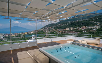 Le Statuette: Building Exterior, Outdoor, Scenic View, Wellness