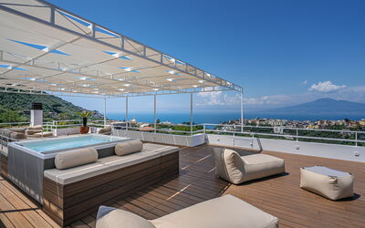 Le Statuette: Building Exterior, Outdoor, Scenic View, Wellness