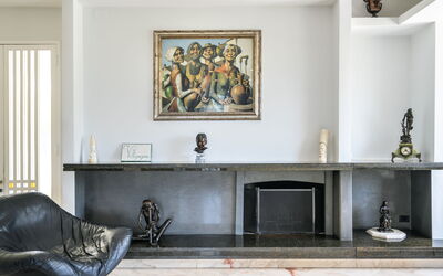 Le Statuette: Living Room, Room Detail