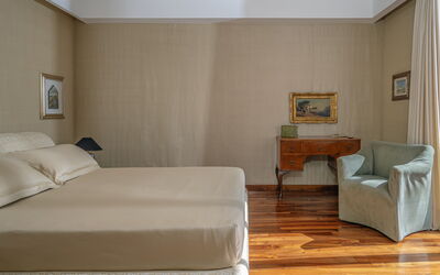 Le Statuette: Bedroom