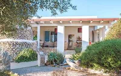 Villa Ovo: Buitenshuis