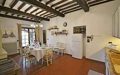 Villa Jasmine: Kitchen and dining room