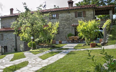 Villa Bagnolo: Outdoor view and garden