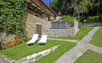 Villa Bagnolo: Outdoor view and garden