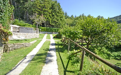 Villa Bagnolo: Outdoor view and garden