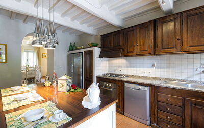 Villa Bagnolo: Kitchen