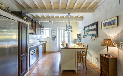 Villa Bagnolo: Kitchen and dining room