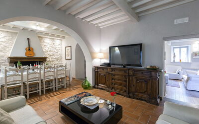 Villa Bagnolo: Living room and dining room