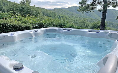 Villa Bagnolo: Hydromassage bathtub