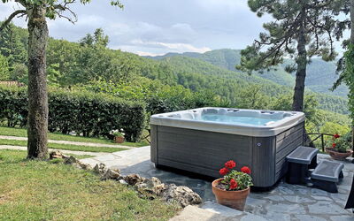 Villa Bagnolo: Hydromassage bathtub