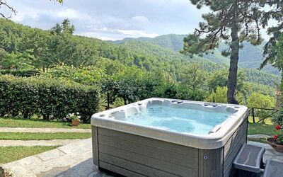 Villa Bagnolo: Hydromassage bathtub