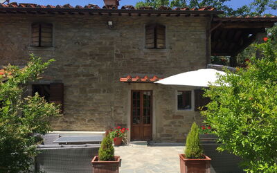 Villa Bagnolo: Main entrance and garden