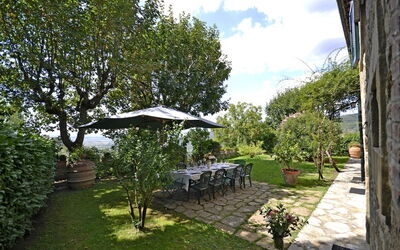 Villa Rosa Maria: Veranda and outdoor view