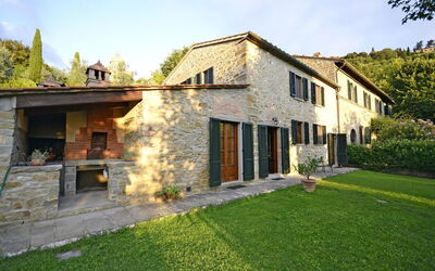 Villa Rosa Maria: Outdoor view and garden