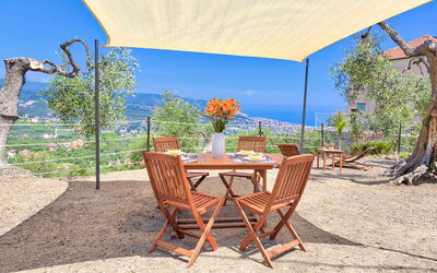 Villa Annette: Extérieur, Jardin, Vues