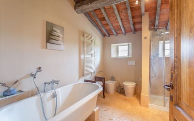 Villa Meravigliosa: villa-colomba-trequanda-villa-bagno