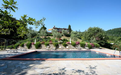Villa Agilla: Swimming pool and outdoor view