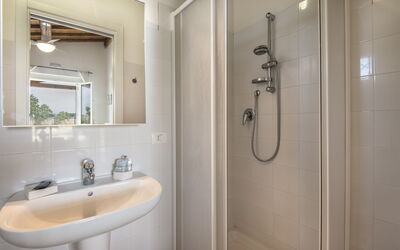 Dimora dei Giardini: villa-marina-velca-tarquinia-villa-bathroom