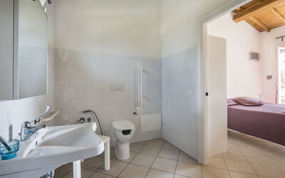 Dimora dei Giardini: villa-marina-velca-tarquinia-villa-bathroom