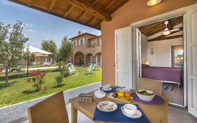 Dimora dei Giardini: villa-marina-velca-tarquinia-villa-external