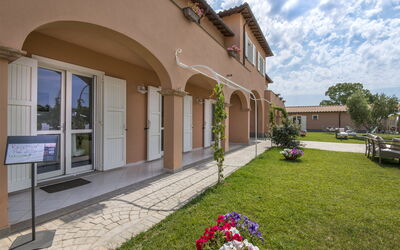 Dimora dei Giardini: villa-marina-velca-tarquinia-villa-external