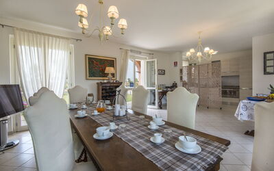 Dimora dei Giardini: villa-marina-velca-tarquinia-villa-diningroom