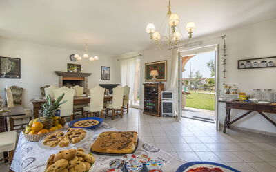 Dimora dei Giardini: villa-marina-velca-tarquinia-villa-diningroom