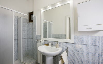 Villa Velca: villetta-golf-al-mare-marina-velca-villa-bathroom