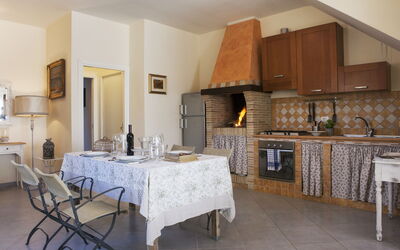 Villa Velca: villetta-golf-al-mare-marina-velca-villa-kitchen