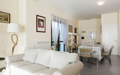 Villa Velca: villetta-golf-al-mare-marina-velca-villa-living-room