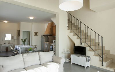 Villa Velca: villetta-golf-al-mare-marina-velca-villa-living-room