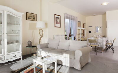 Villa Velca: villetta-golf-al-mare-marina-velca-villa-living-room