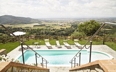 Villa Bentivoglio: Swimming pool and panoramic view