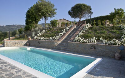 Villa Bentivoglio: Swimming pool and outdoor view