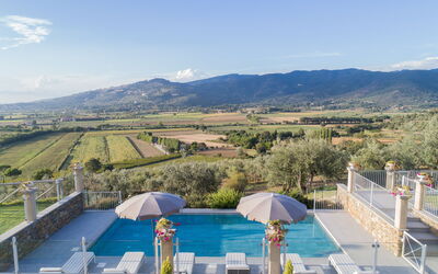 Villa Giulietta: Swimming pool and panoramic view