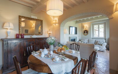 Villa Giulietta: Living room and dining room