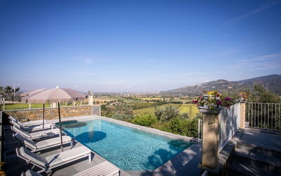 Villa Giulietta: Swimming pool and panoramic view