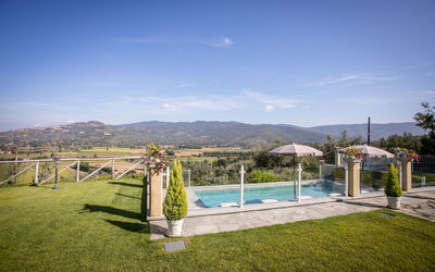 Villa Giulietta: Swimming pool and panoramic view