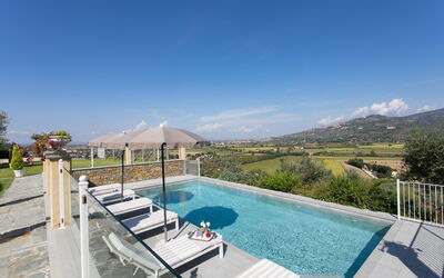 Villa Giulietta: Swimming pool and panoramic view