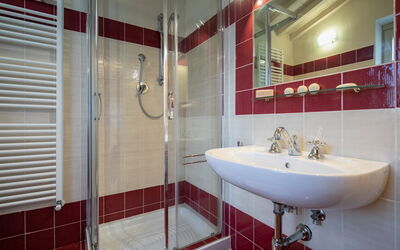 Villa Apollo: Bathroom