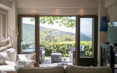 Villa Apollo: Living room and panoramic view