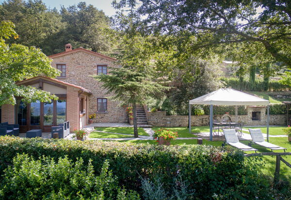 Villa Apollo: Outdoor view