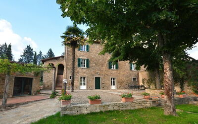 Villa Il Paride: Main entrance and outdoor view