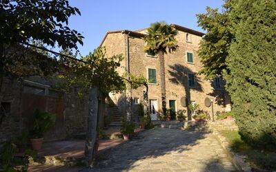 Villa Il Paride: Outdoor view and garden