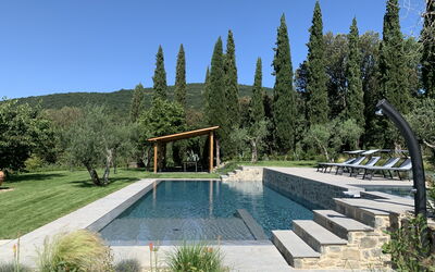 Villa Il Paride: Swimming pool and garden